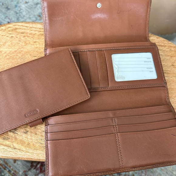 Coach Signature C Trifold Wallet - Picture 14 of 17